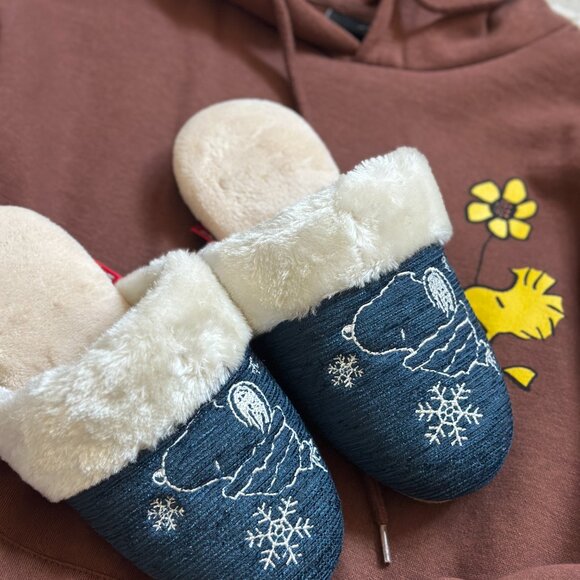 Peanuts Snoopy Furry Slipper size M/L US size 7/9 - Picture 3 of 5
